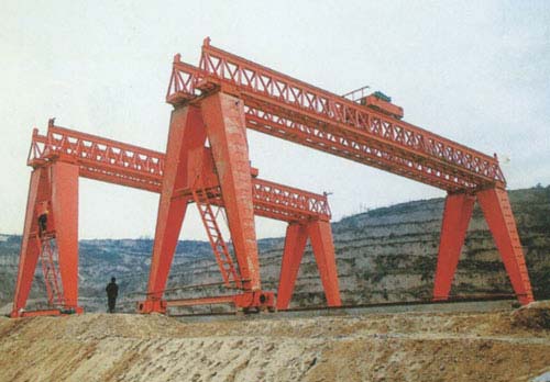 路橋門(mén)式起重機(jī).