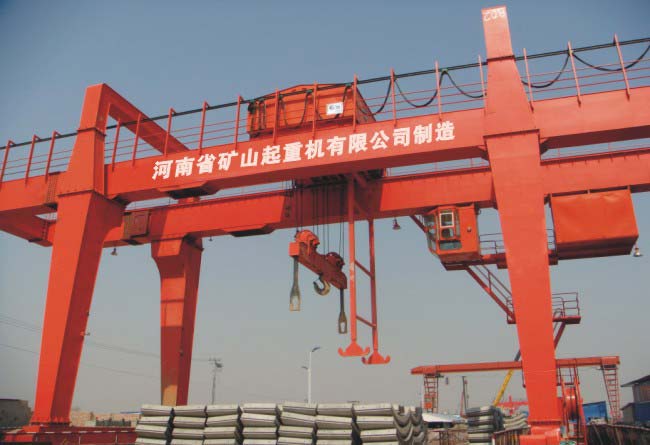 倒土專(zhuān)用門(mén)式起重機(jī)